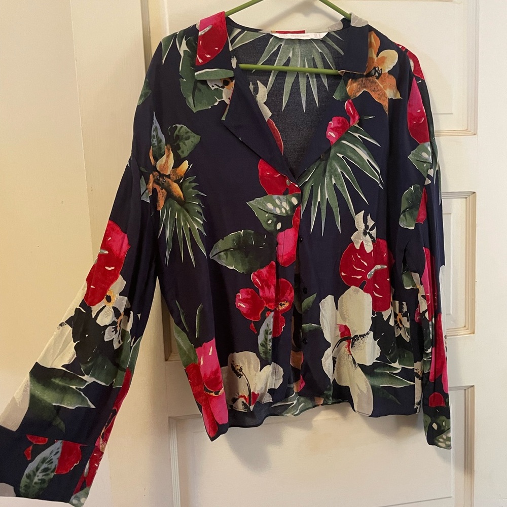 Mid rise floral long sleeve ZARA Blouse.